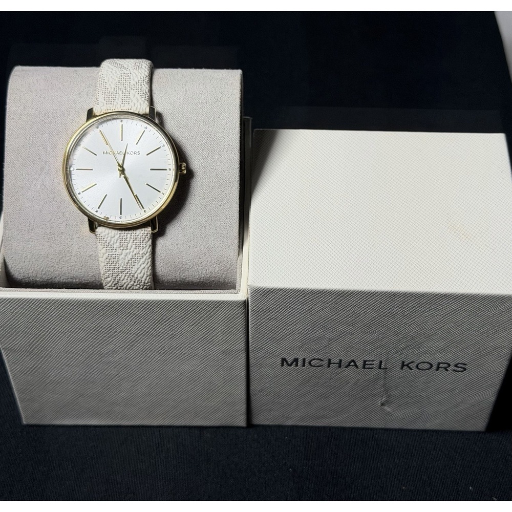Michael Kors Pyper MK2858 Gold Tone White Logo Leather Watch Crystal Dial Box